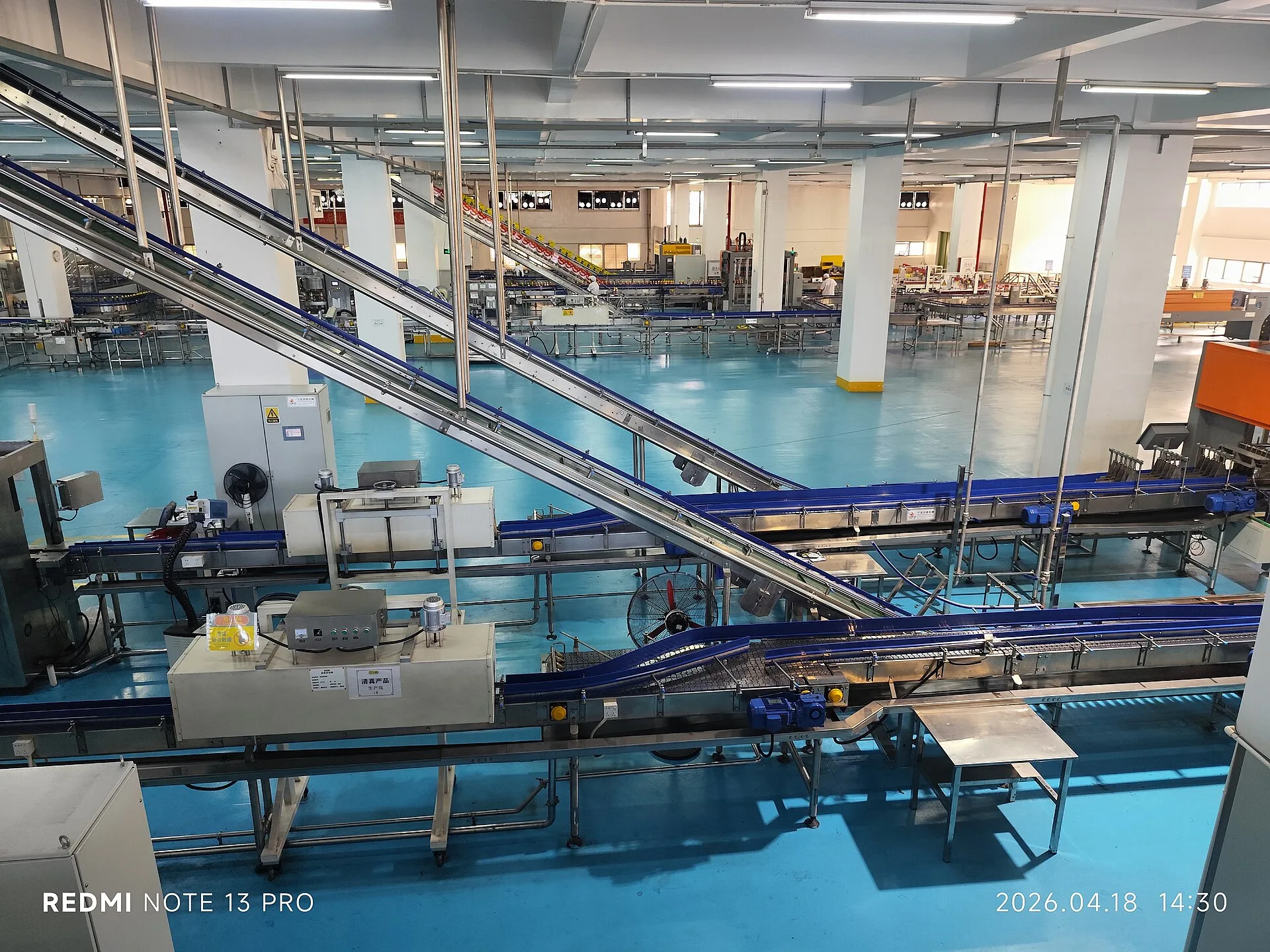GD 廣東 Guangdong 河源市 HeYuan 高新區 High Tech Zone 興工南路 24 XingGong South Road 百家鮮食品科技 BaiJiaXian Food production line in April 2026. How co-packing in the Los Angeles, Chicago and Portland markets compares for small food makers